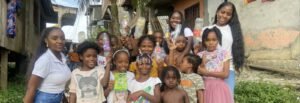 Niños y niñas en jornada de reciclaje comunitario